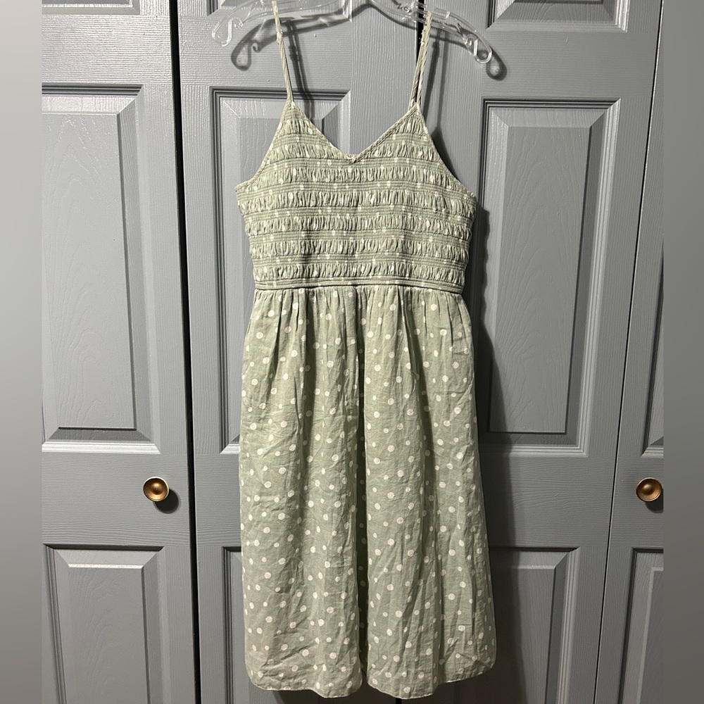 ‼️SOLD‼️ 💚🤍Sage Green Polka Dot Smocked Dress🤍💚